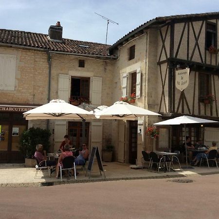 La Vieille Maison Rose Bed and Breakfast Nanteuil-en-Vallée Eksteriør billede